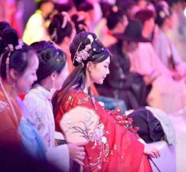 简阳汉服模特兼职(想做汉服模特去哪里找)
