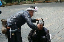 简阳欲带老伴游遍中国(带着老伴去旅游)