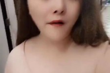 简阳美院系花兼职死商务模特(美院系花兼职商务模特第2部一边看球一边玩)