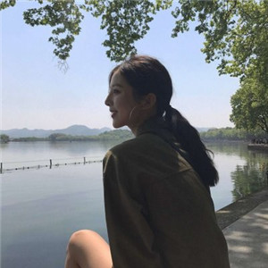 简阳私人伴游网带你看到天际，白色盐湖无际，蓝色天空无边