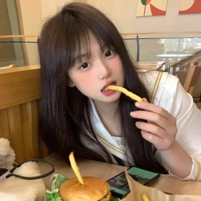 简阳伴游女生李欣怡的资料