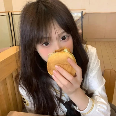 简阳伴游女生李心怡的资料