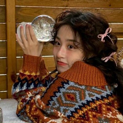 简阳伴游女生郑晓涵的资料