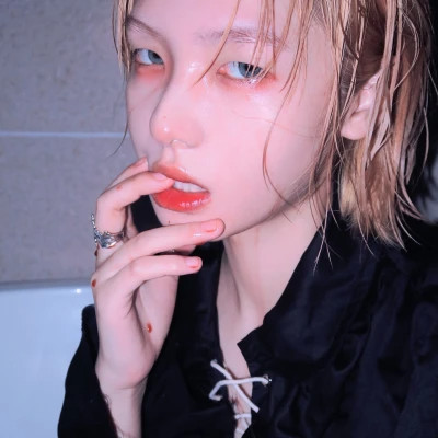 简阳伴游女生樱花漫舞的资料