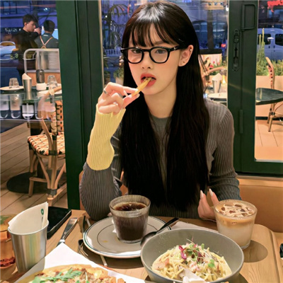 简阳伴游女生娄婷的资料