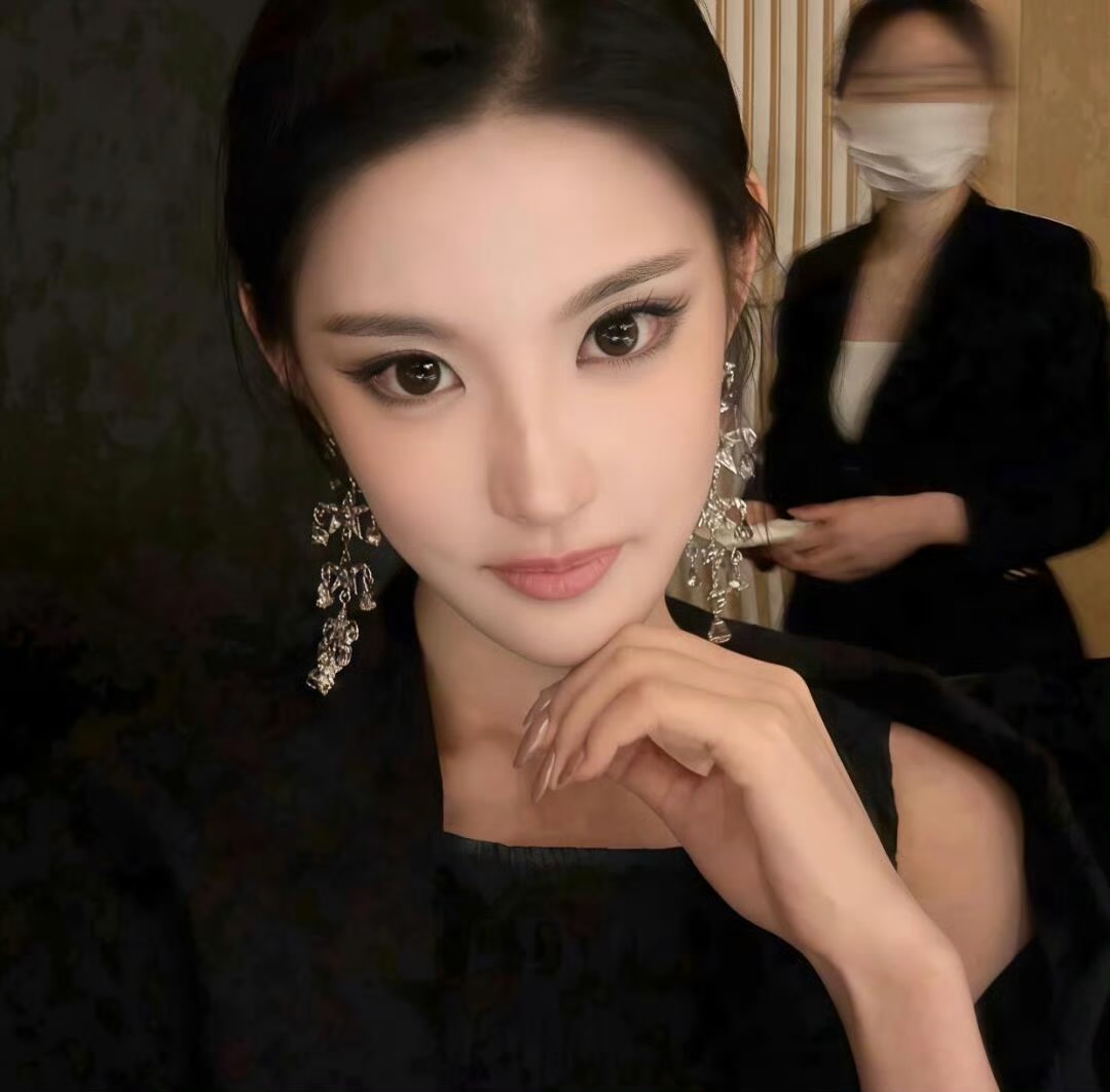 简阳伴游女生 | Isabella Chen的资料